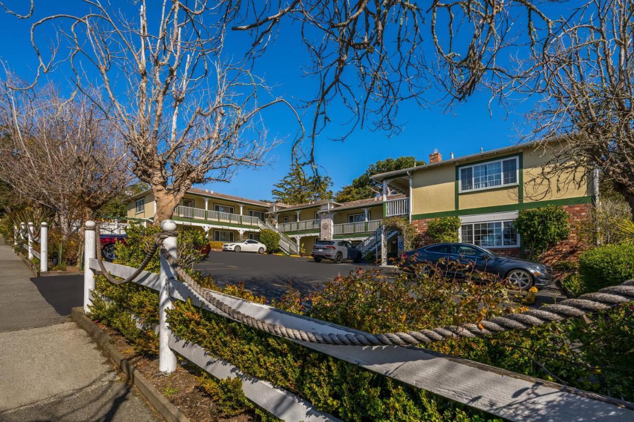 Carmel Inn & Suites Bagian luar foto