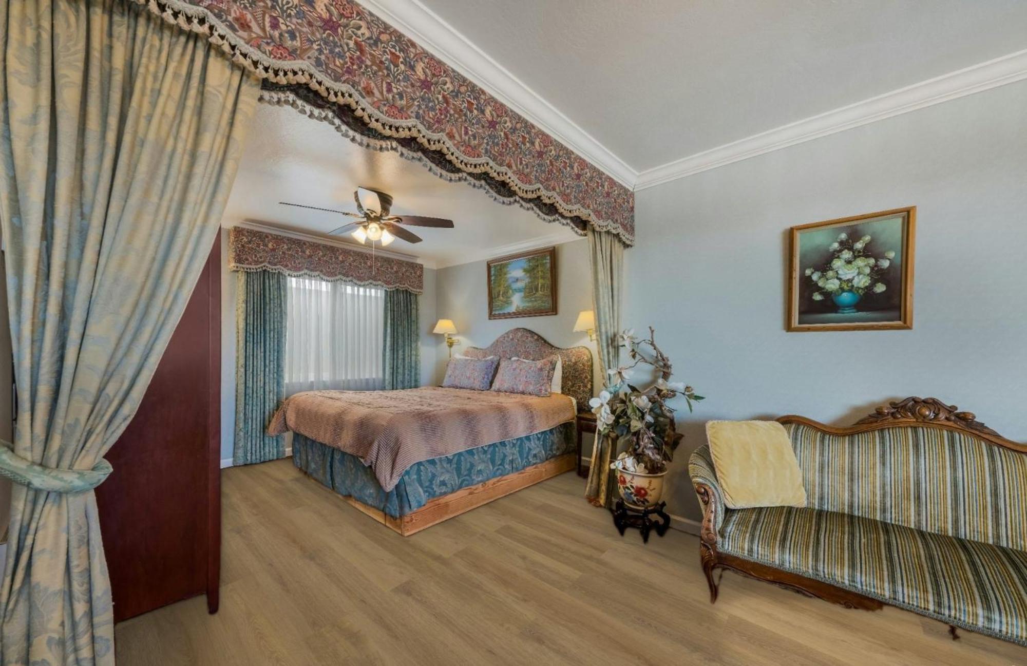 Carmel Inn & Suites Bagian luar foto