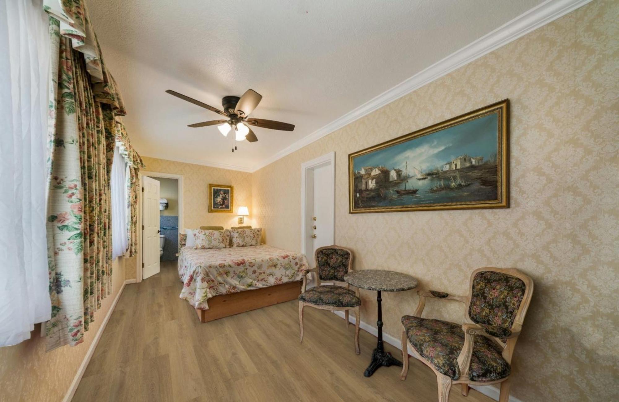Carmel Inn & Suites Bagian luar foto