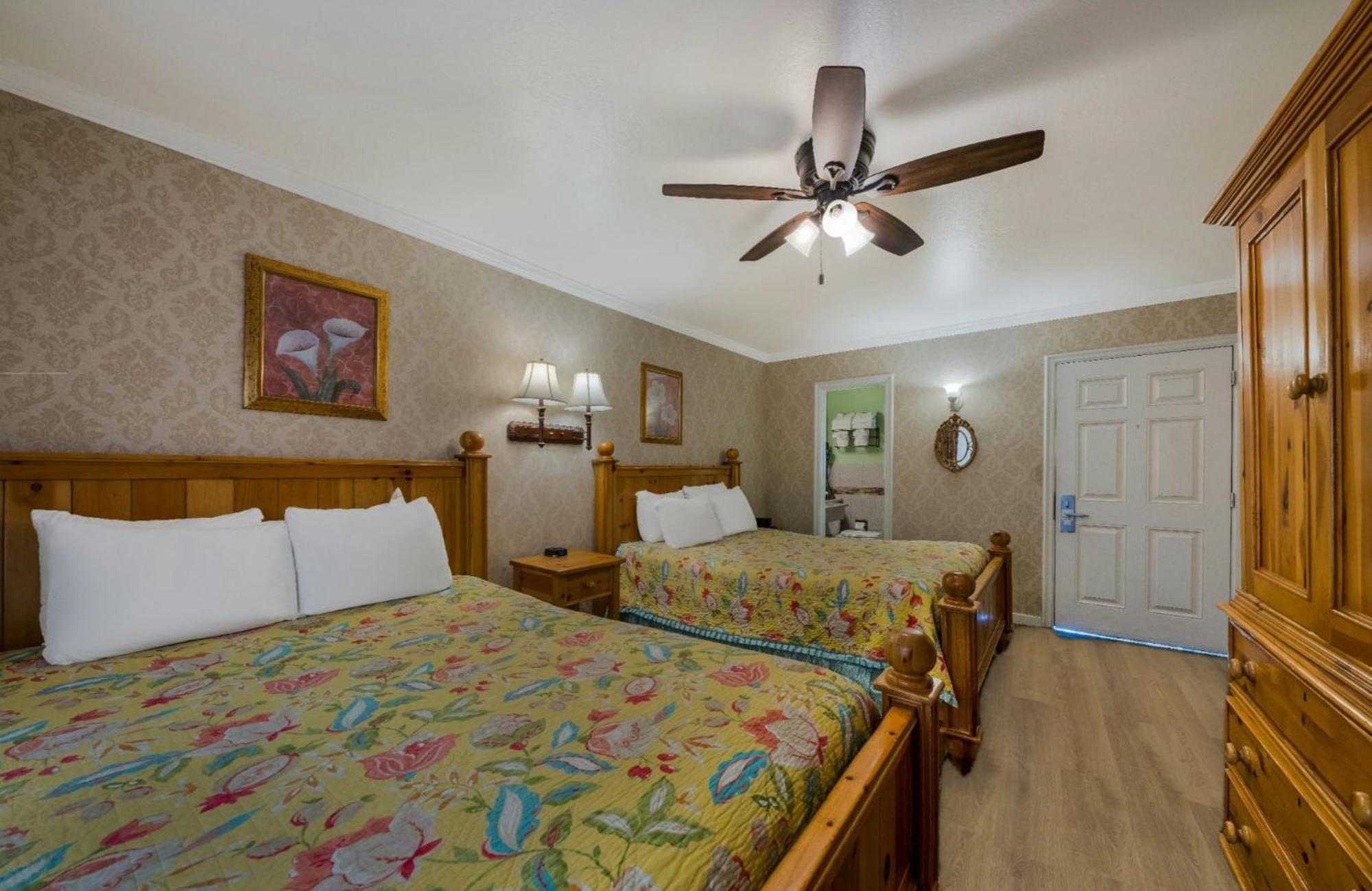 Carmel Inn & Suites Bagian luar foto