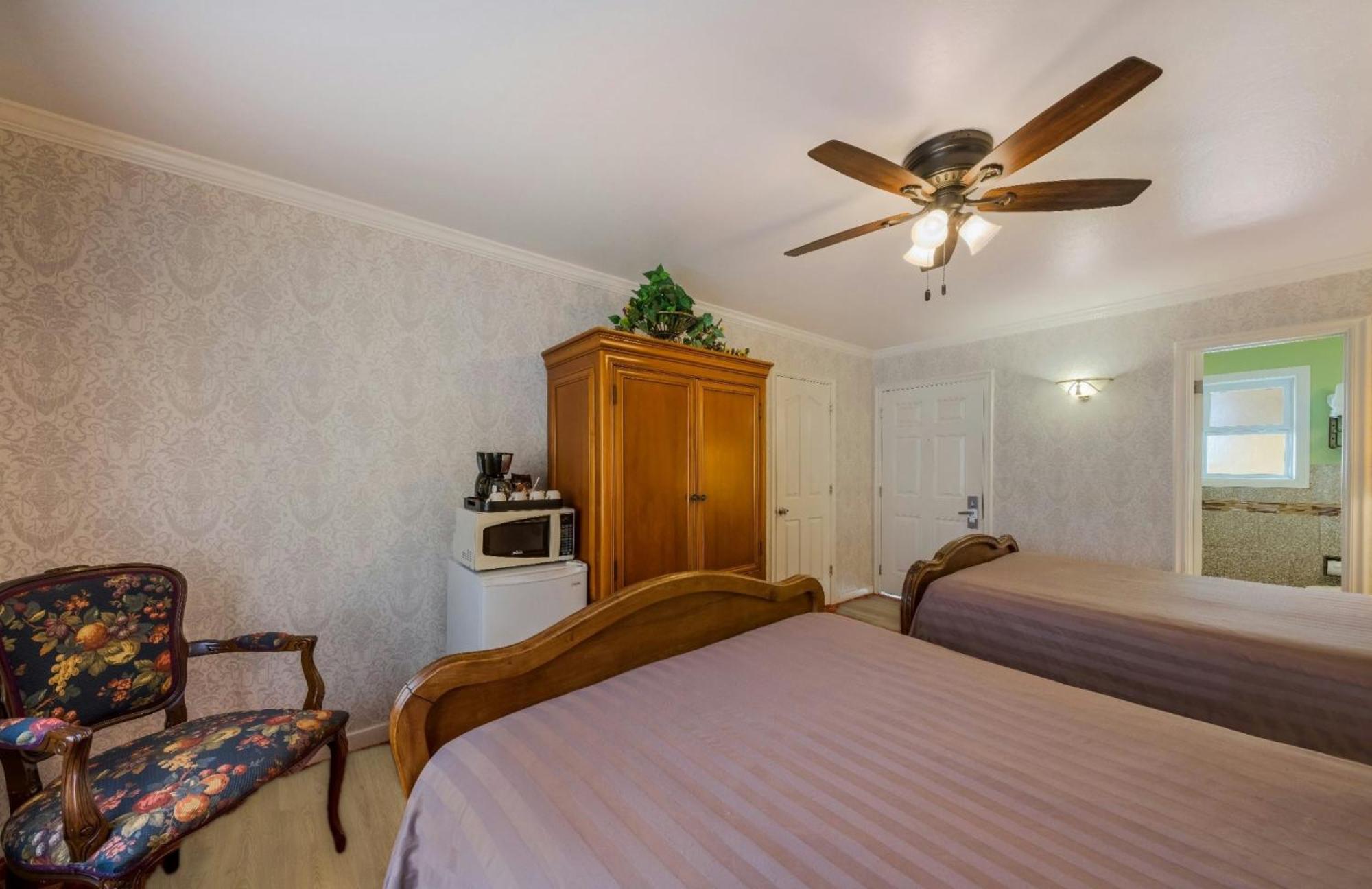 Carmel Inn & Suites Bagian luar foto