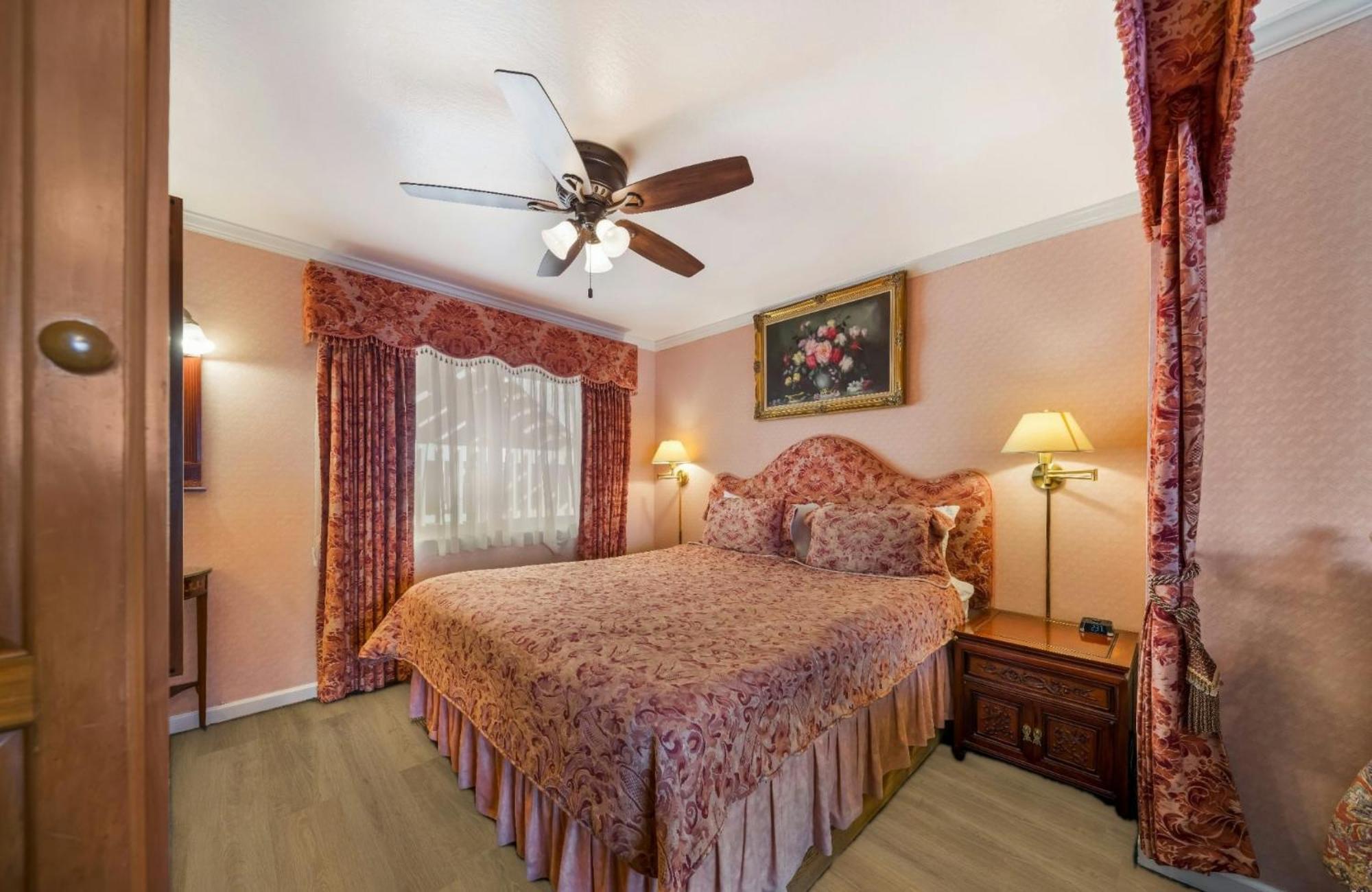 Carmel Inn & Suites Bagian luar foto