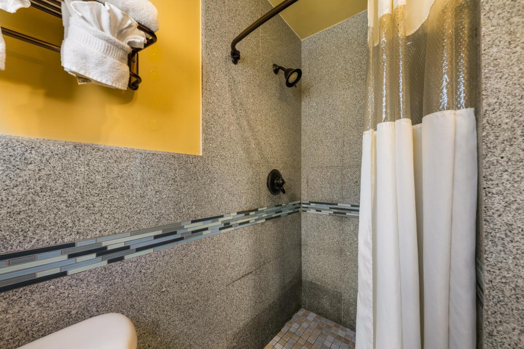 Carmel Inn & Suites Bagian luar foto