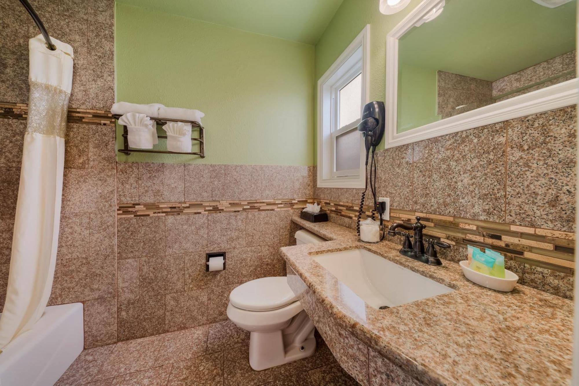 Carmel Inn & Suites Bagian luar foto