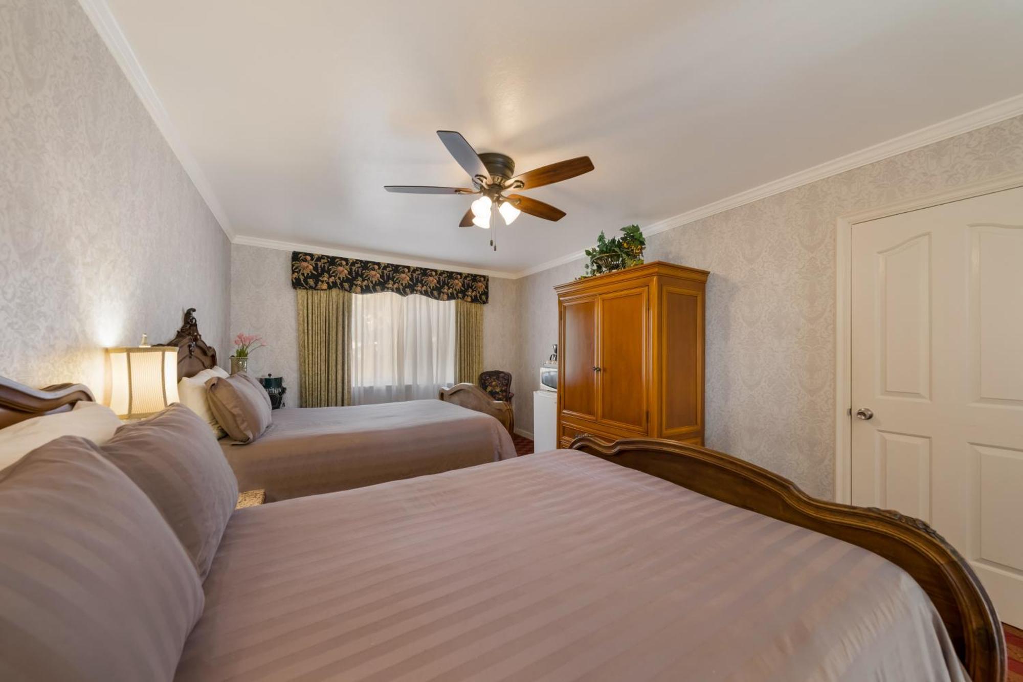 Carmel Inn & Suites Bagian luar foto