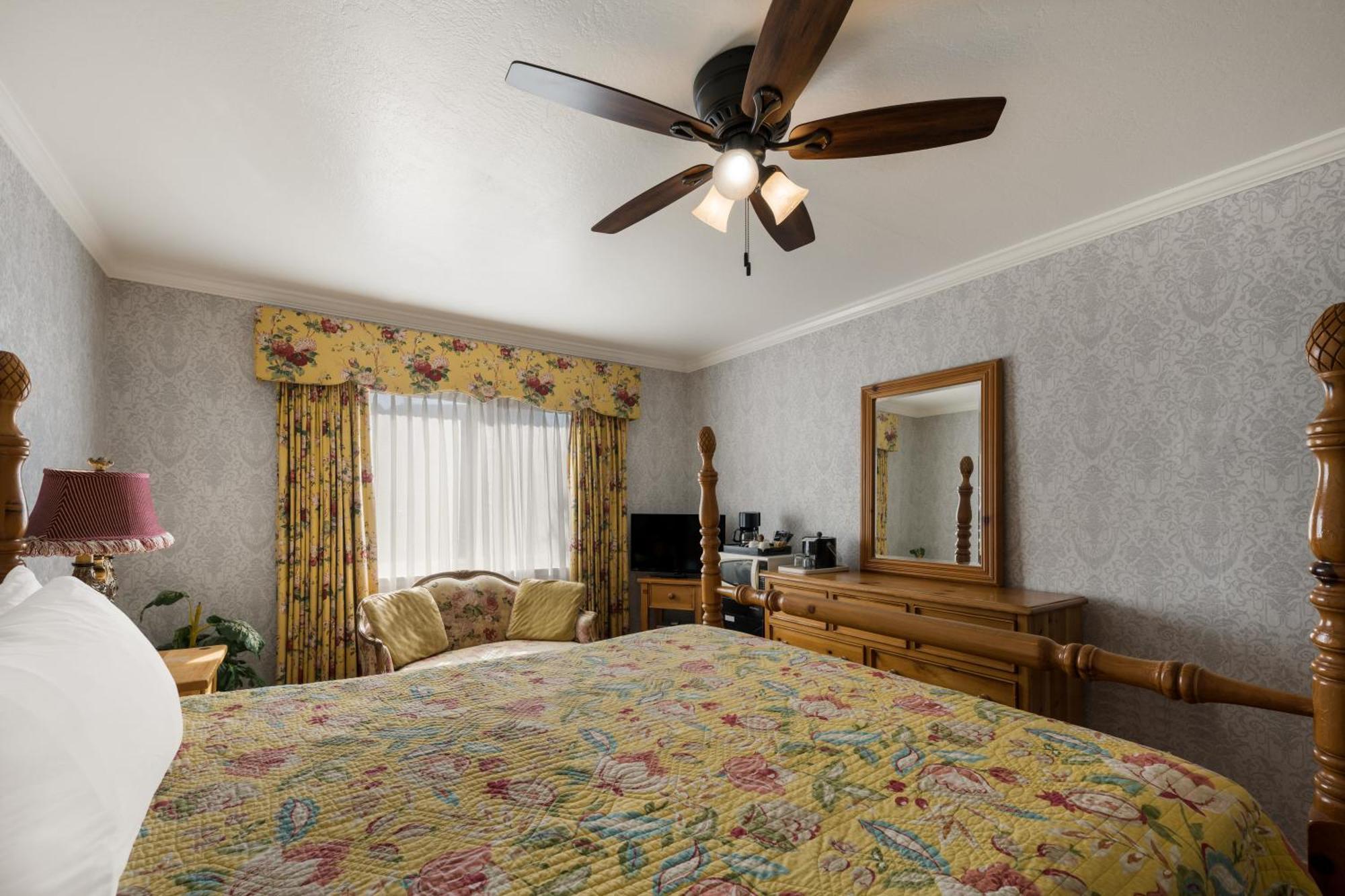 Carmel Inn & Suites Bagian luar foto